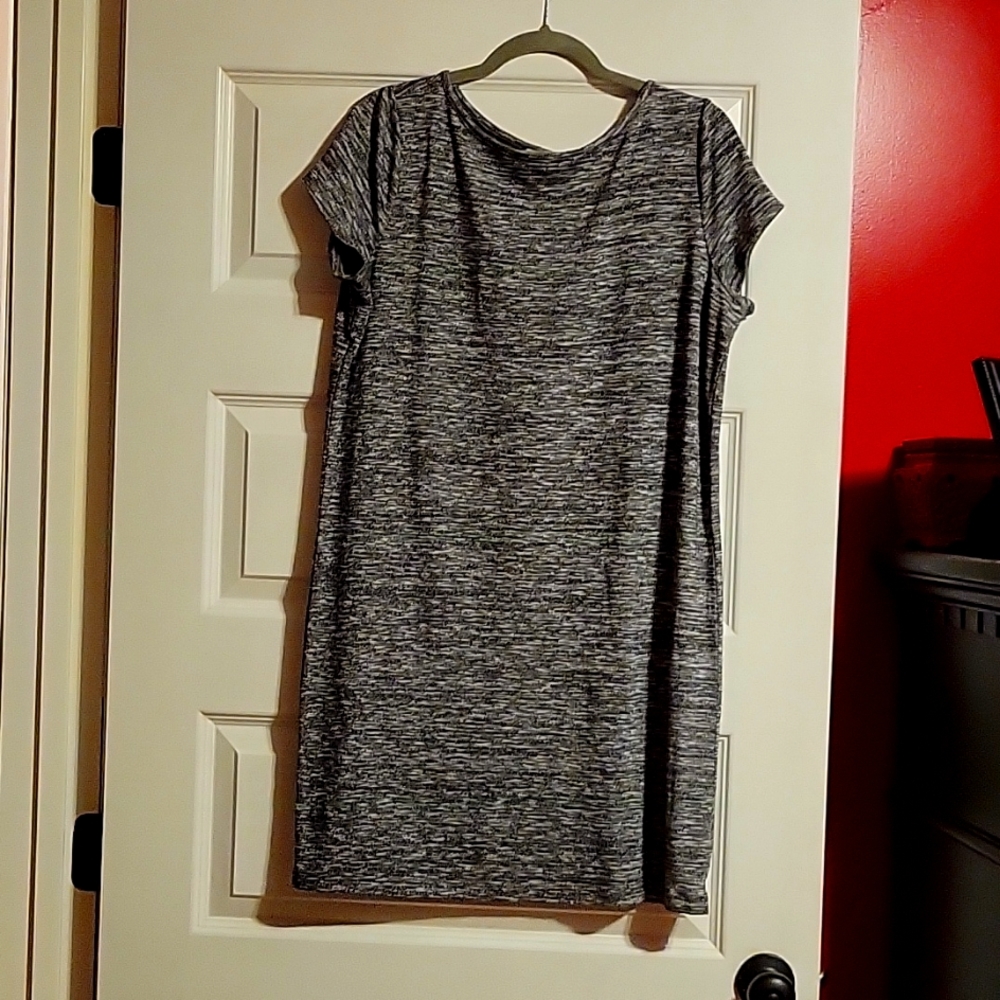 Women's dress, black/gray,  size lg, smoke and pet free home.